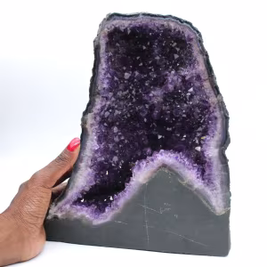  Einzigartige hochwertige brasilianische Amethystgeode mit stabilem Sockel