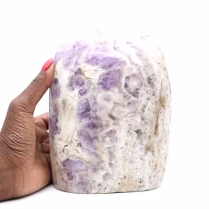 Großer polierter Amethyst, prestigeträchtiges Mineralornament, Madagaskar