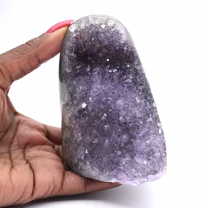 Brasilianische Amethyst-Geode: Tiefviolette Kristalle
