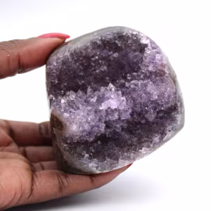 Brasilianische Amethyst-Geode: Dekoration und Mineralogie