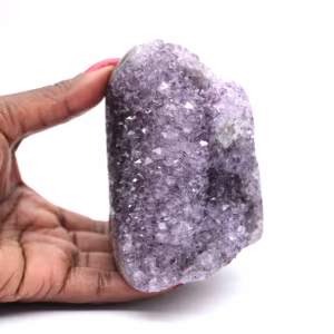 Amethyst-Exemplar aus Brasilien: Einzigartige Mineralgeode