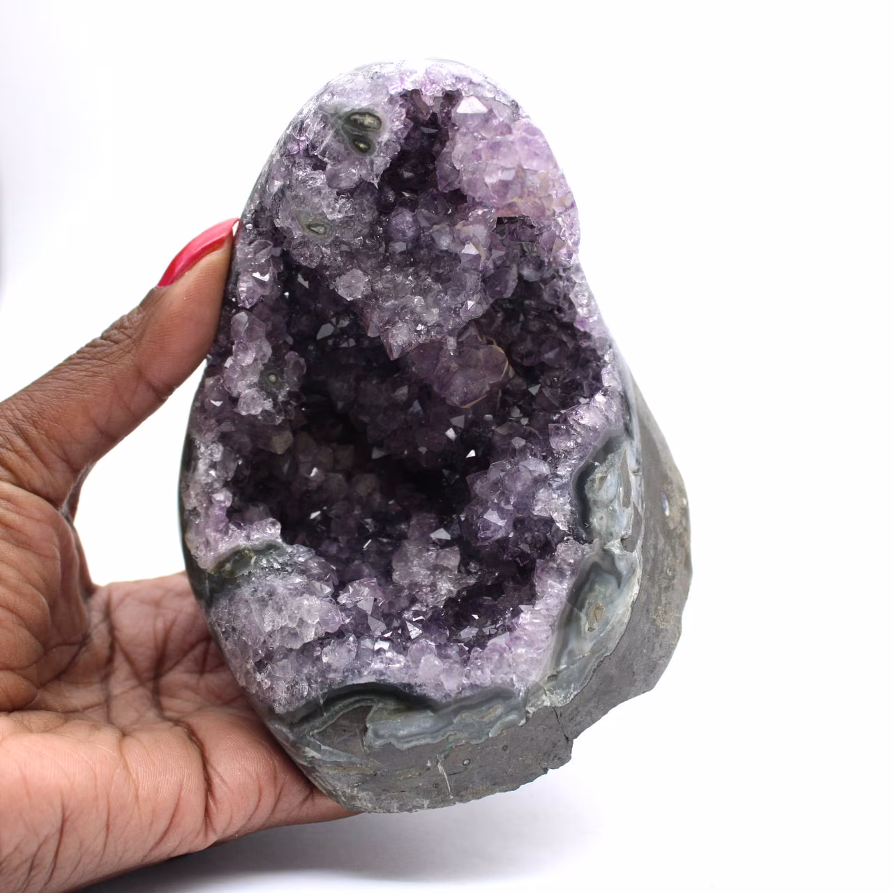 Brasilianisches Amethyst-Exemplar – Geometrische Schönheit und Reinheit