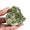 Grüne Epidotkristalle aus Marokko auf Wirtsgestein - 0