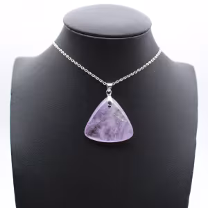 Amethyst-Anhänger aus Madagaskar – Geologie und Ästhetik