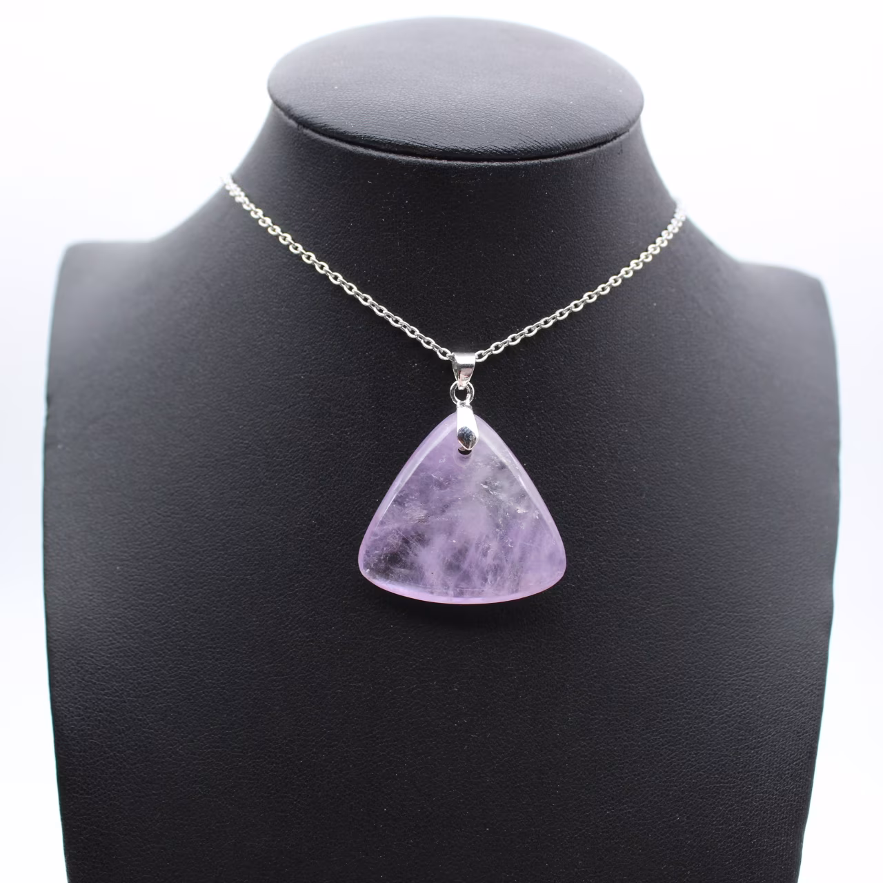 Amethyst-Anhänger aus Madagaskar – Geologie und Ästhetik