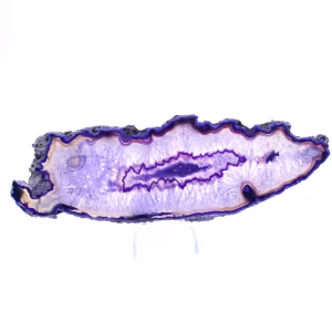 Geschnittenes Exemplar eines länglichen brasilianischen violetten Achats