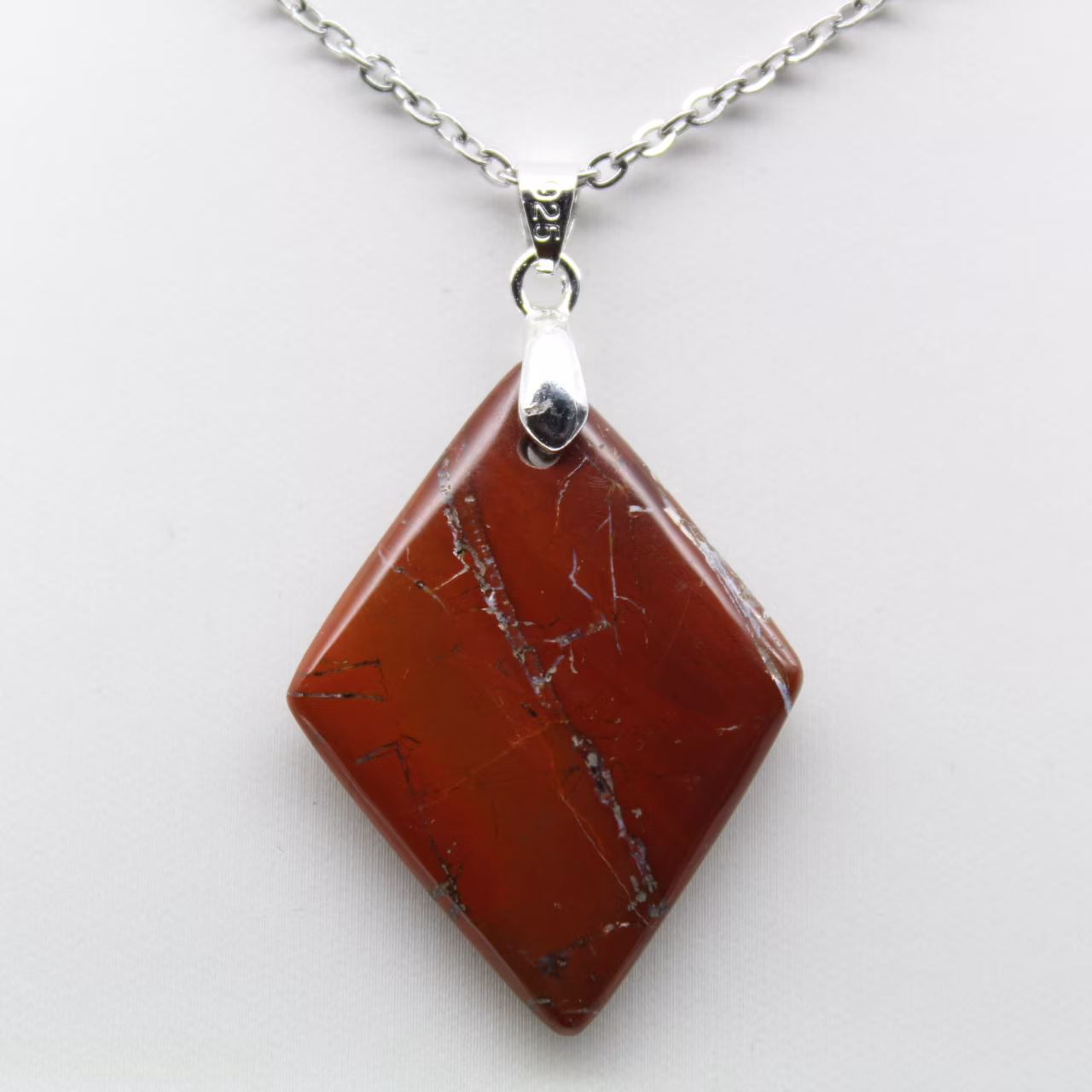 Roter Jaspisstein aus Madagaskar