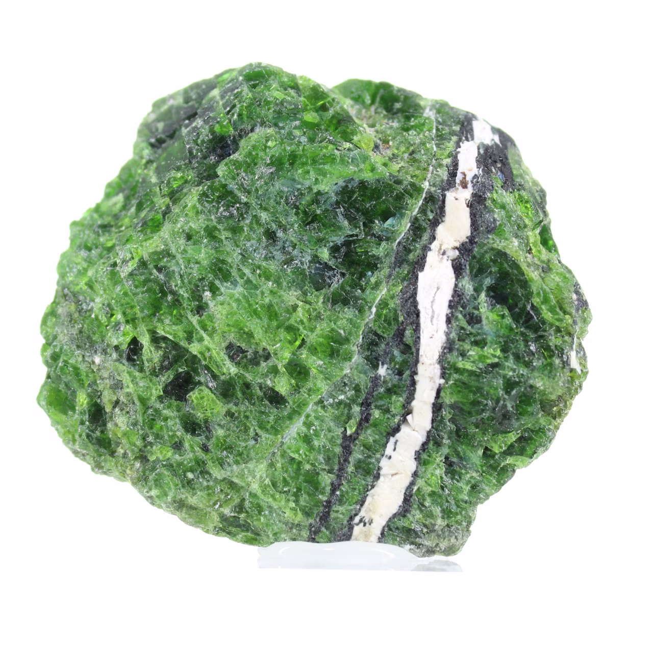 Rohes finnisches Chromerdopsid auf grünem Stein, 135 g
