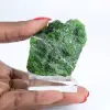 Rohes, natürliches Chromdiopsid, grünes Exemplar aus Finnland, 80 g - 1