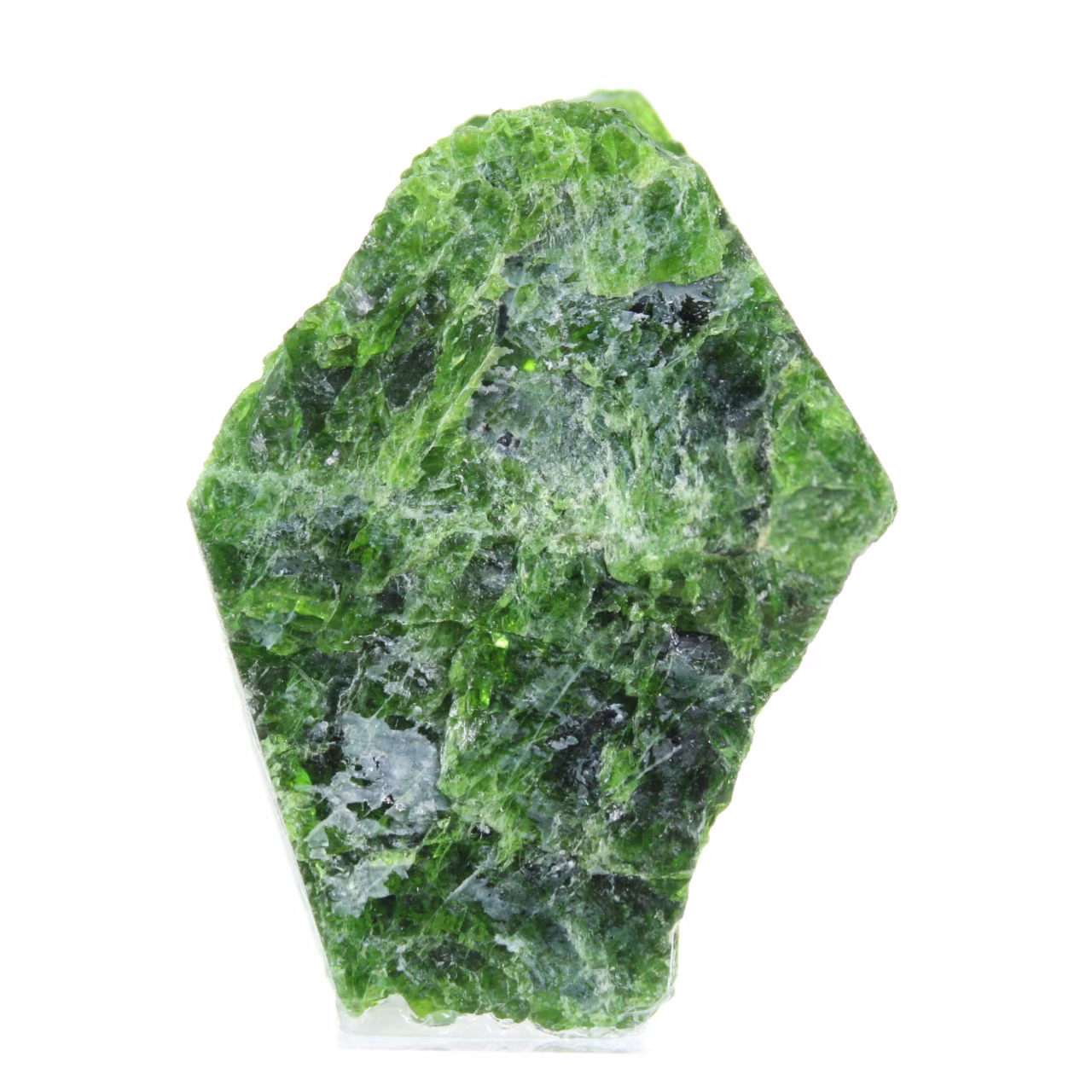 Rohes finnisches Chromerdiopsid, grüne Probe auf Boden 80 g