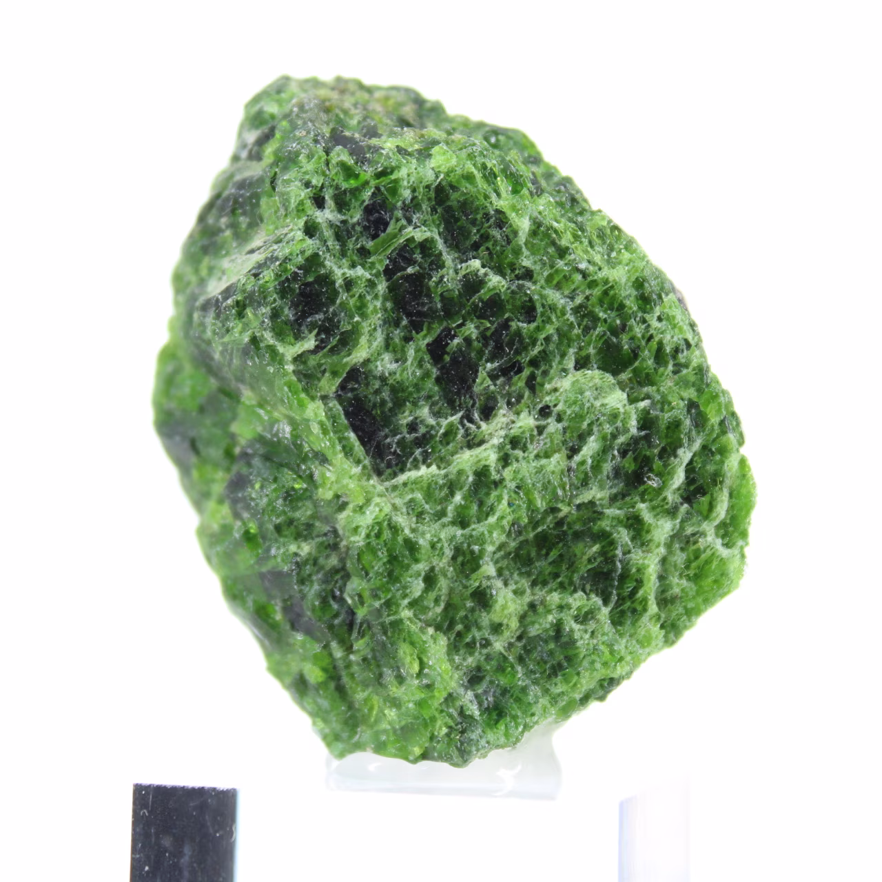 Rohes Chromediopsid auf Trägermaterial, grünes Silikat aus Finnland, 60 g