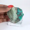 Grüne Brochantit-Kristalle aus Chile auf einem Sockel - 1
