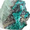 Grüne Brochantit-Kristalle aus Chile auf einem Sockel - 5