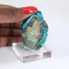 Grünes Brochantit-Mineralogieexemplar aus Chile auf einem Sockel - 1