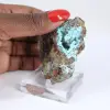 Rohbrochantit-Sammlerstein aus Chile auf einem Sockel - 1