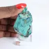 Rohes Brochantit-Mineral aus Chile auf einem Sockel - 1