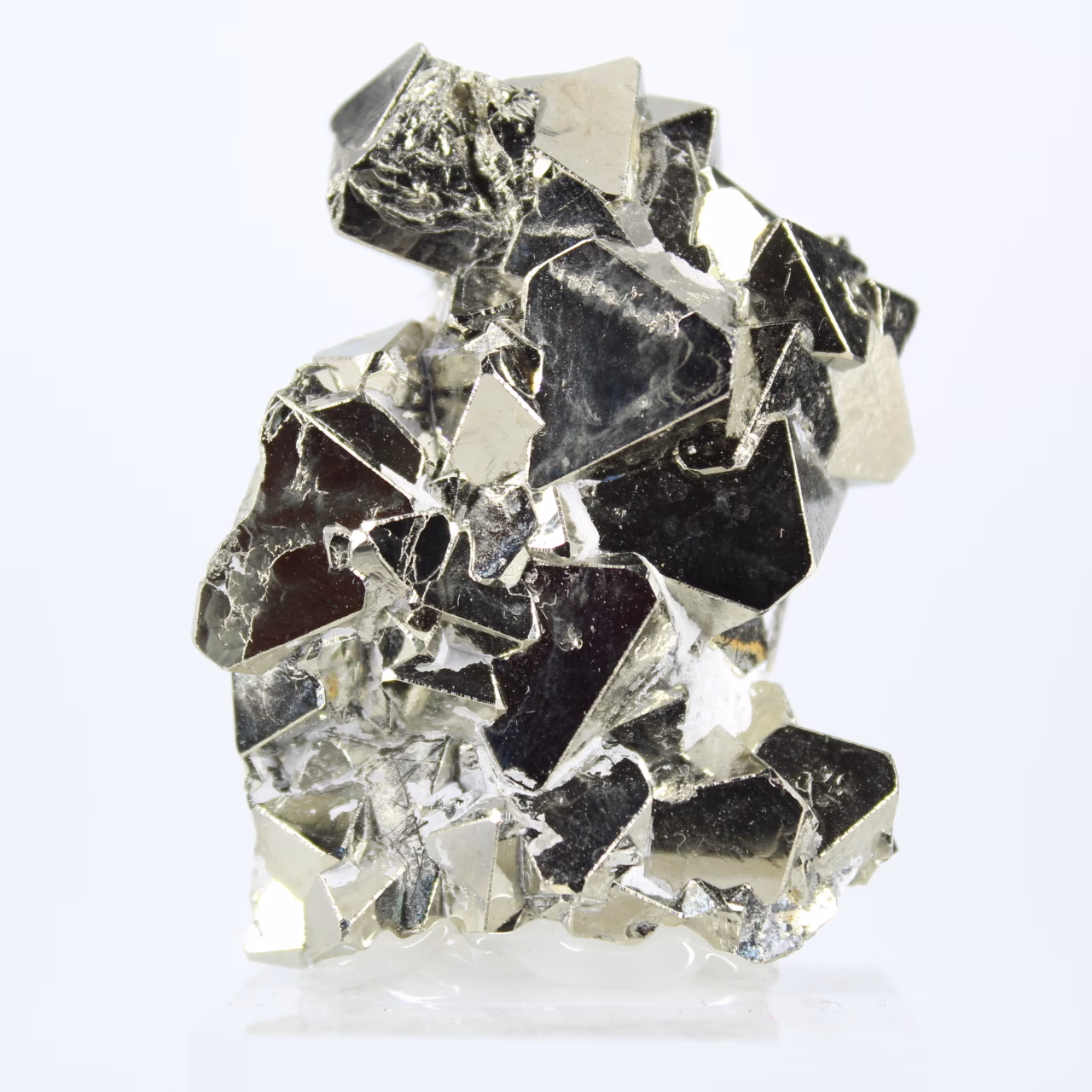 Pyrit aus Peru, oktaedrische Kristalle auf Acrylbasis