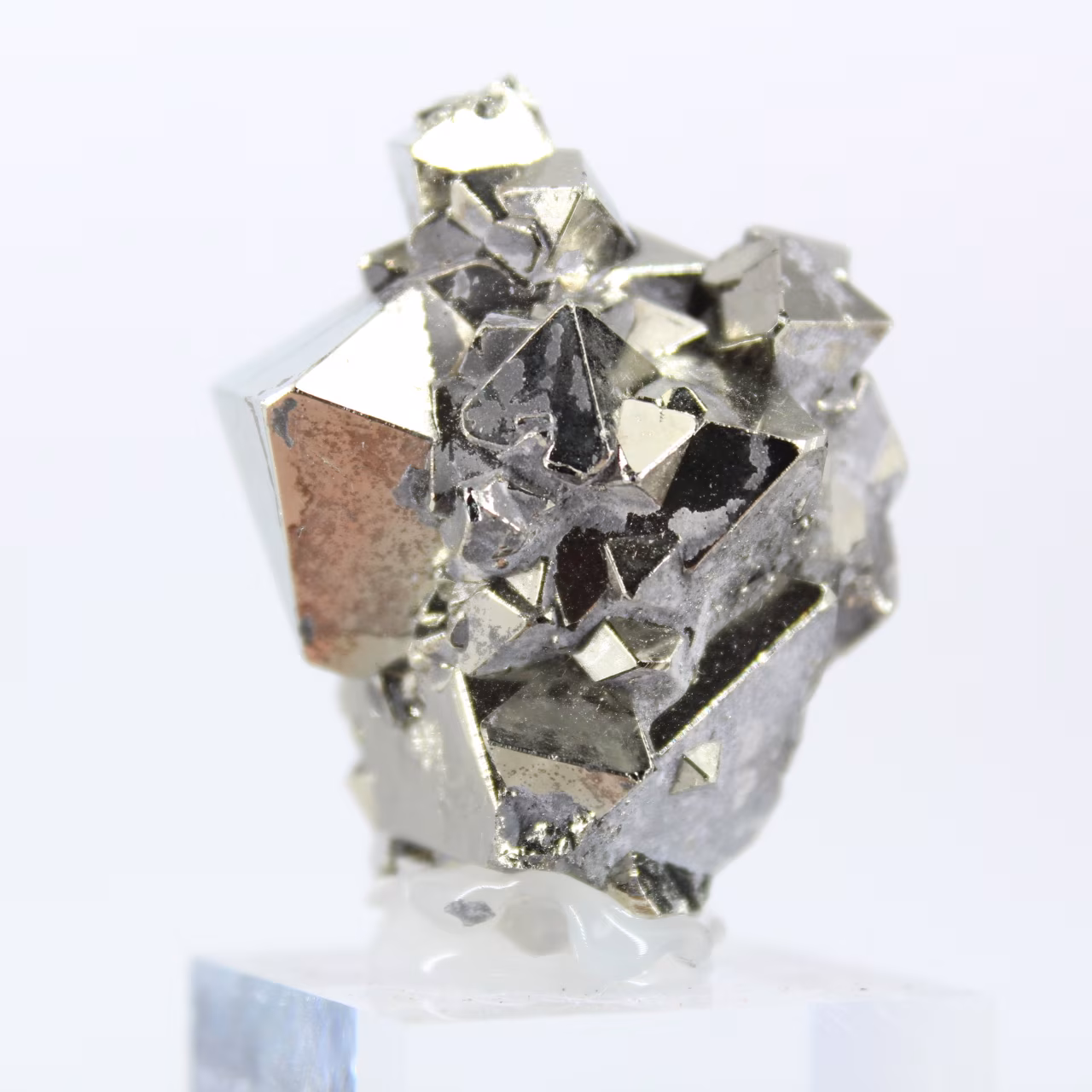 Mineralogisches Exemplar von oktaedrischem Pyrit aus Peru