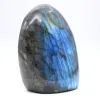 Labradorit-Mineral aus Madagaskar in Freiform als Ornament - 2
