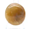 Kleiner gelber madagassischer Quarz-Trommelstein zur Ausstellung - 0
