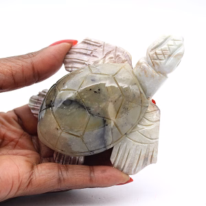 Geschnitzte Schildkröte aus natürlichem Speckstein aus Bolivien