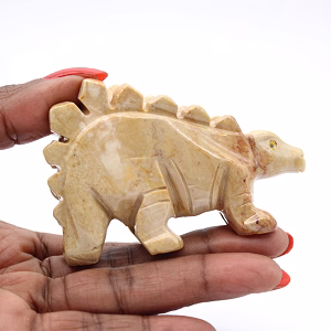 Geschnitzter Stegosaurus aus Speckstein aus Bolivien