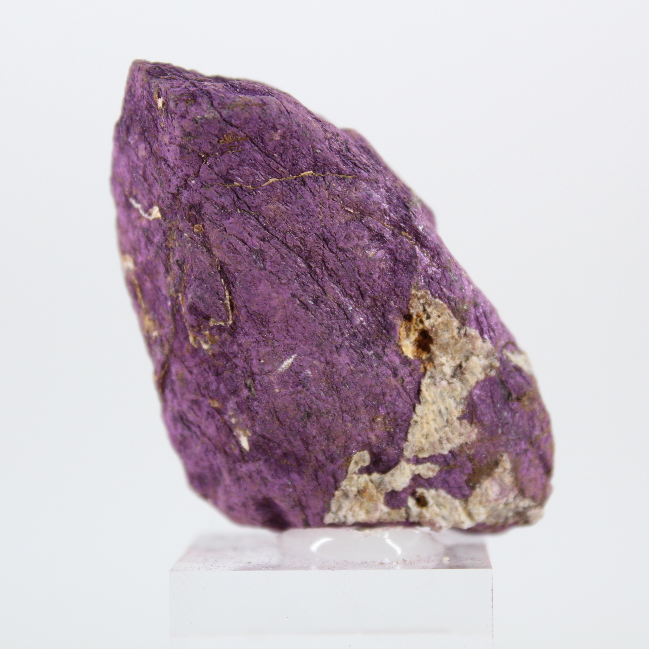 Roher portugiesischer Purpurit – Mineralogisches Exemplar auf Sockel