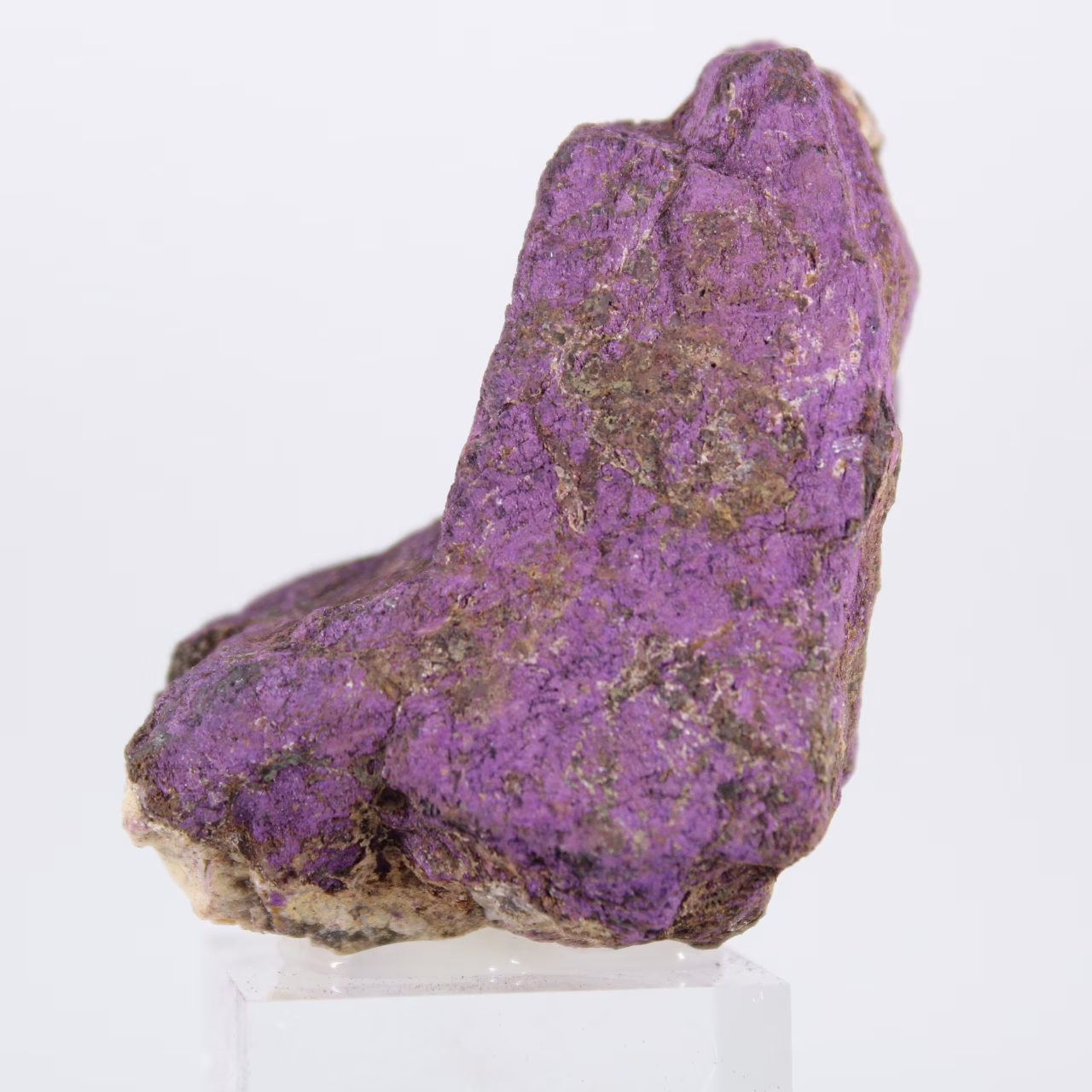 Purpurit aus Portugal auf Sockel – Natürliches Rohmineral