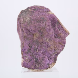 Roher portugiesischer Purpurit – Sammlermineral auf Sockel