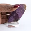 Roher Purpurit aus Portugal auf Sockel – Mineralogische Sammlung - 1