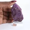 Roher Purpurit aus Portugal – Natürliches Mineral auf Ständer - 1